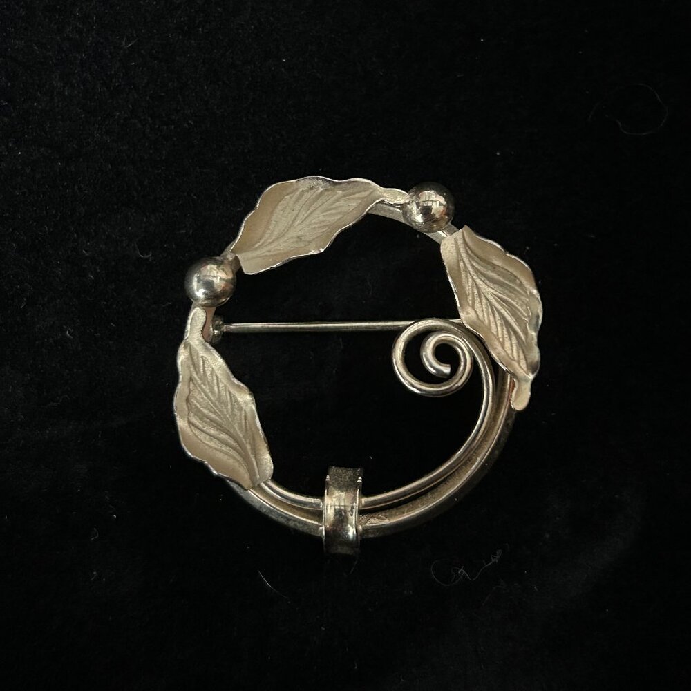 Vintage Leaf Wreath Brooch - Signed SKL - 12k 1/2 gold filled